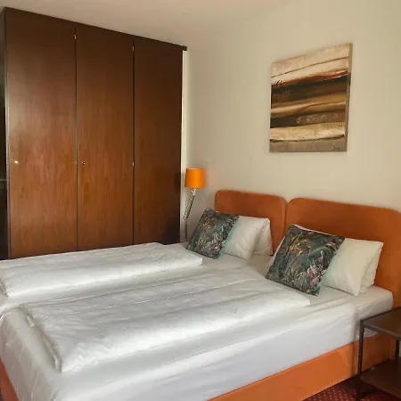 Unterfeldhaus Szálloda 3*