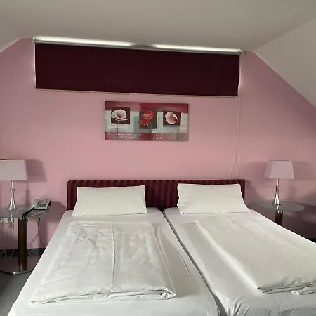 Unterfeldhaus Szálloda