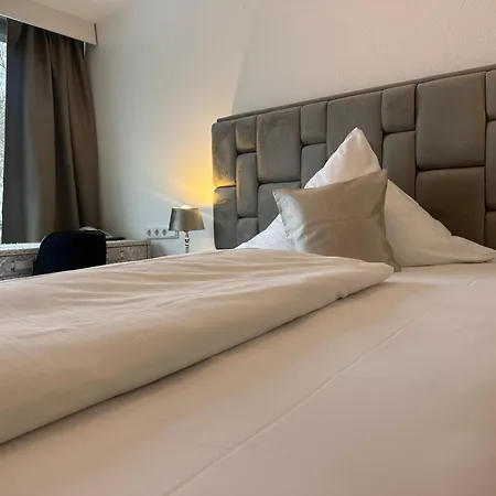 Unterfeldhaus Szálloda 3*