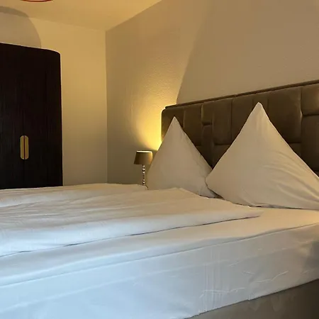 Unterfeldhaus 3*